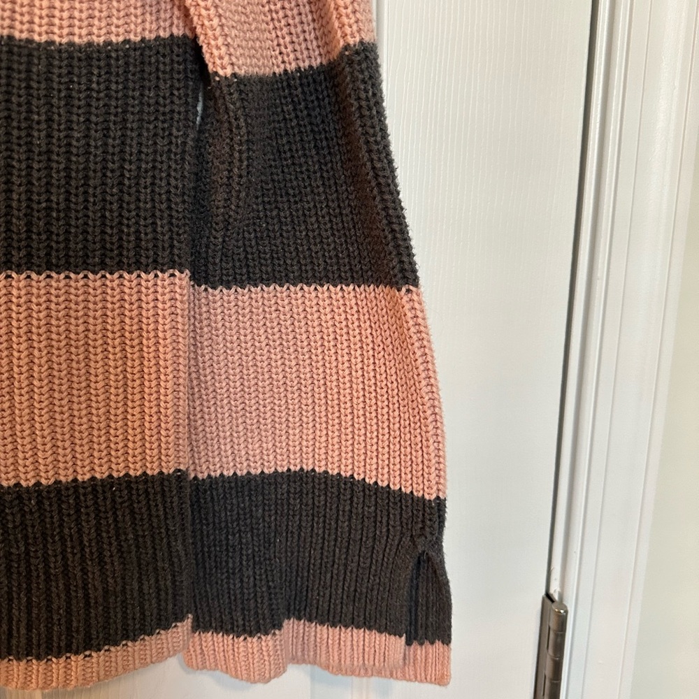 Gap cropped sweater🎃 - Picture 2 of 5